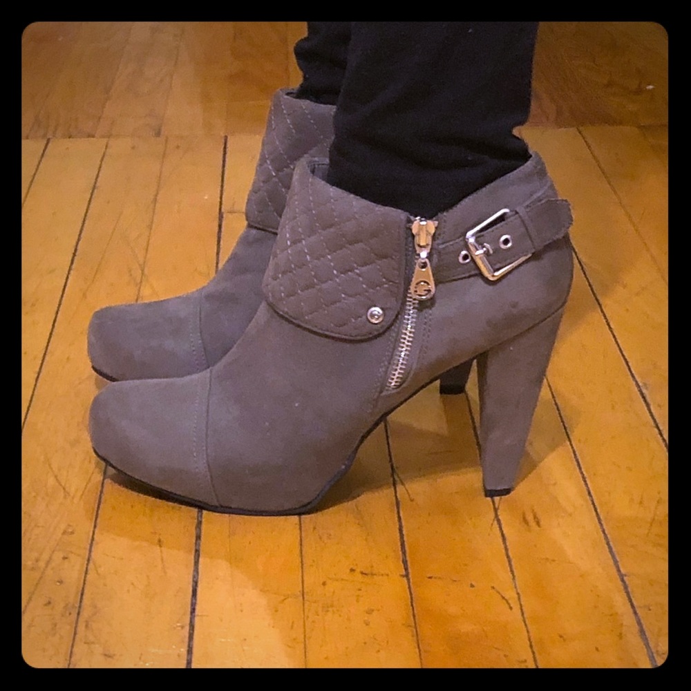 ✨Gray Guess High-Heeled Boots ✨